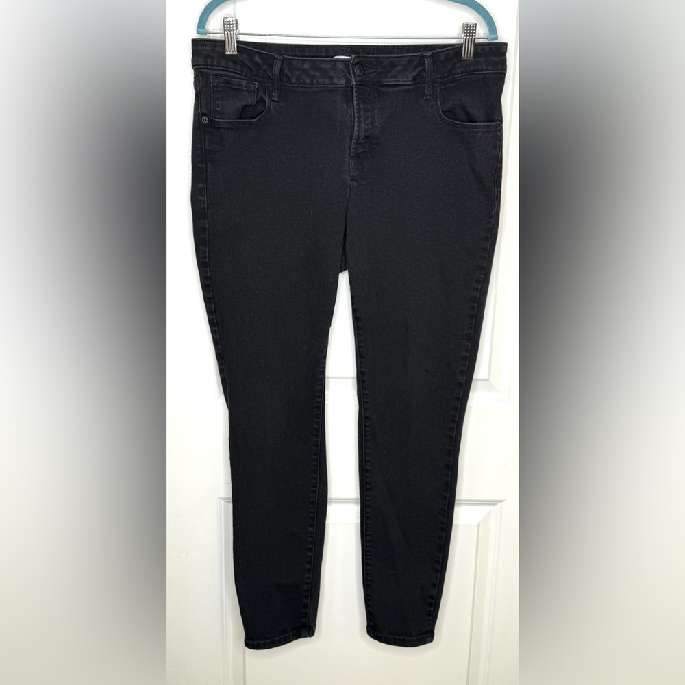 Old Navy Women's Rockstar Low Rise Distressed Skinny Jeans Black Size 14 Pre-Own